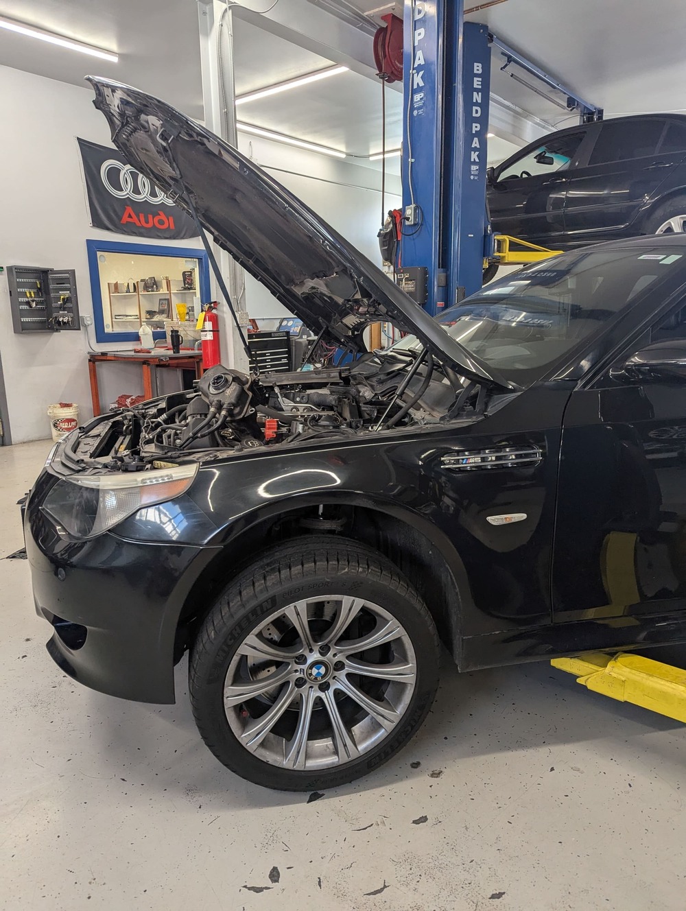 2006 BMW M5 V10